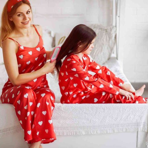 cute-mother-daughter-home-pajamas (1)