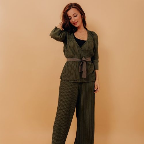 full-length-photo-elegant-stylish-woman-wearing-stylish-pantsuit-against-beige-wall