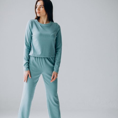 woman-model-demonstrating-cloths